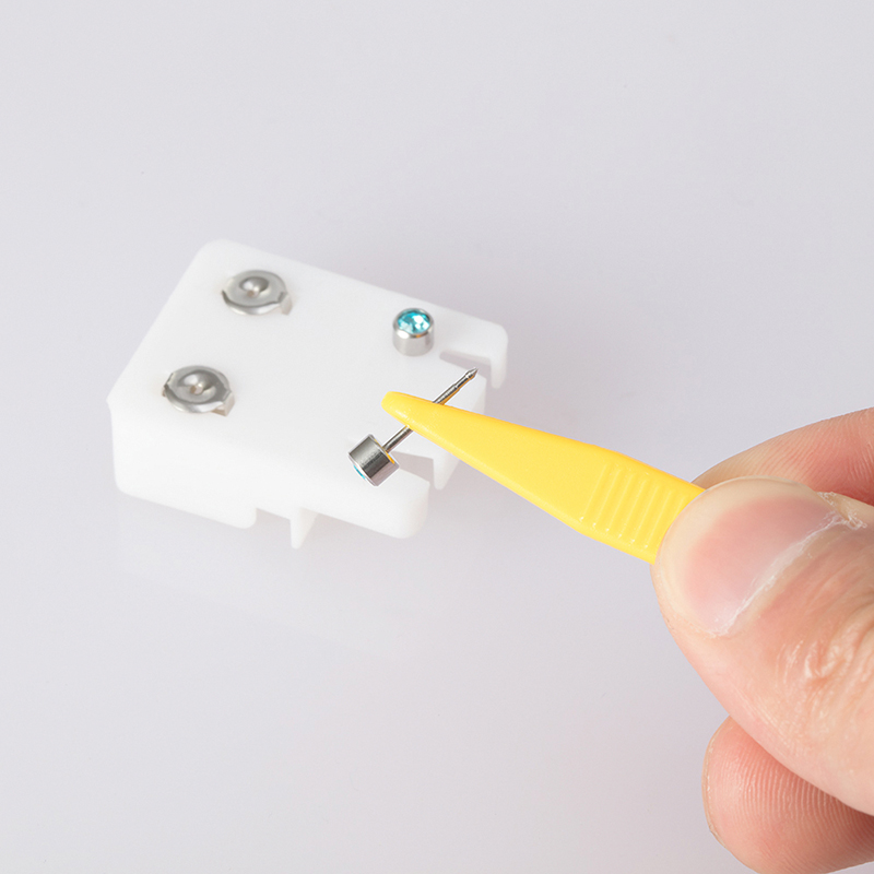 Pincettes à perles en plastiqu - Body Jewelry Implants avis et prix